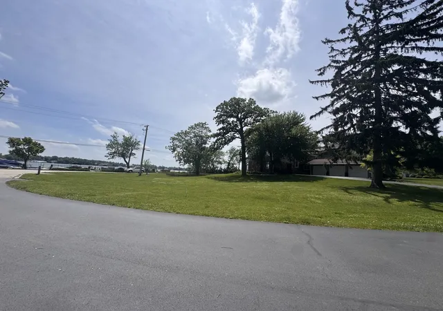 Homes for sale in Lake Zurich, IL | 4 Lois Ln, Lake Zurich, IL 60047 | MLS# 12695021