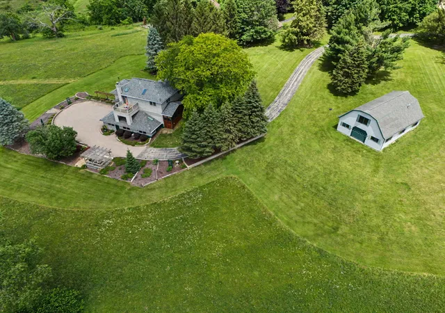 Homes for sale in Elizabeth, IL | 10 S Snipe Hollow Rd, Elizabeth, IL 61028 | MLS# 12695040