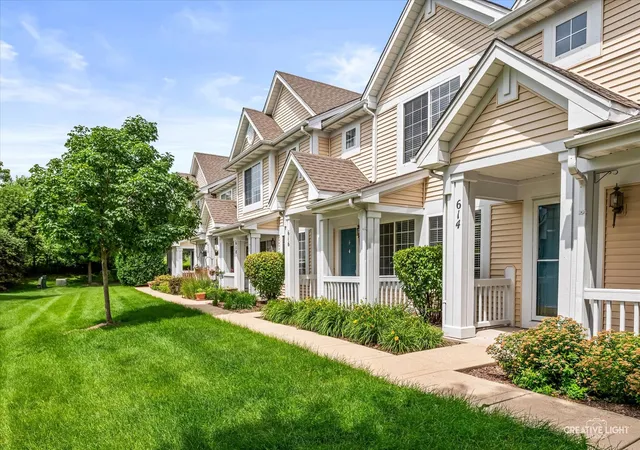 Homes for sale in Oswego, IL | 616 Lincoln Station Dr, Oswego, IL 60543 | MLS# 12695041