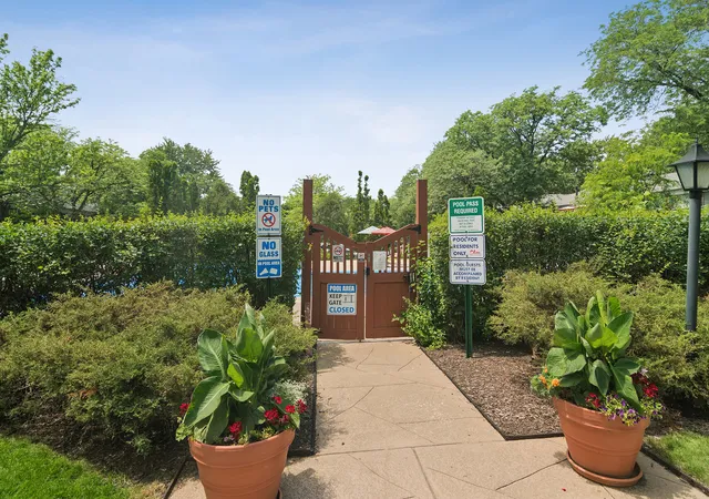 Homes for sale in Arlington Heights, IL | 706 E Algonquin Road, Arlington Heights, IL 60005 | Houzeo