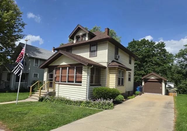 Homes for sale in Dixon, IL | 906 S Galena Ave, Dixon, IL 61021 | MLS# 12695062