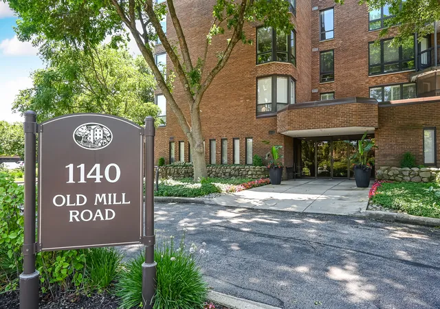 Homes for sale in Hinsdale, IL | 1140 Old Mill Rd #405, Hinsdale, IL 60521 | MLS# 12695074