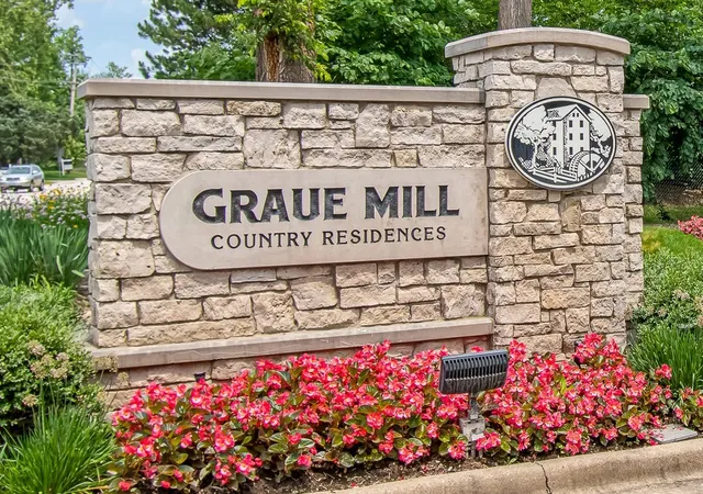 Homes for sale in Hinsdale, IL | 1140 Old Mill Rd #405, Hinsdale, IL 60521 | MLS# 12695074