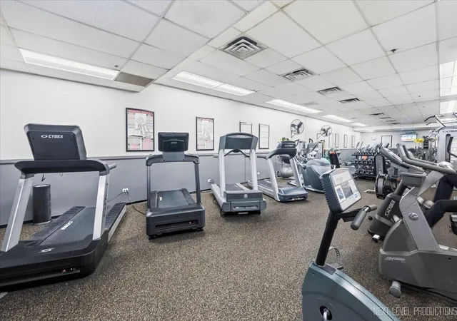Homes for sale in Chicago, IL | 130 S Canal Street, Chicago, IL 60606 | Houzeo