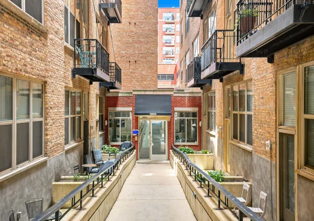 Homes for sale in Chicago, IL | 1500 W Monroe Ave #126, Chicago, IL 60607 | MLS# 12695101