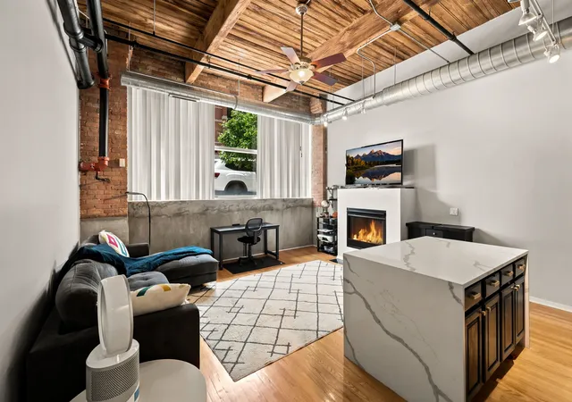 3rd image of 1500 W Monroe Ave, Chicago, IL 60607