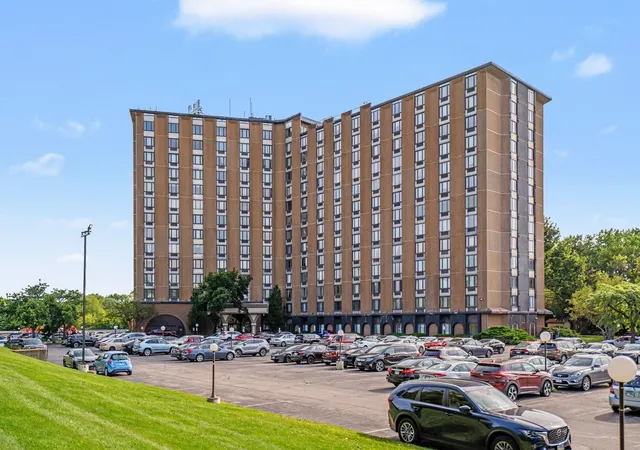 Homes for sale in Palatine, IL | 1 Renaissance Pl #3G, Palatine, IL 60067 | MLS# 12695107