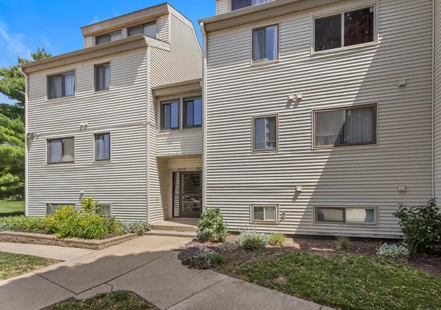 Homes for sale in Champaign, IL | 1921 Melrose Dr #A, Champaign, IL 61820 | MLS# 12695108