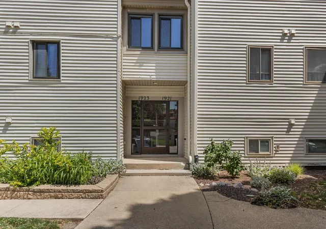 Homes for sale in Champaign, IL | 1921 Melrose Dr #A, Champaign, IL 61820 | MLS# 12695108