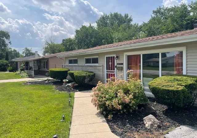 3rd image of 671 River Dr, Calumet City, IL 60409 | MLS# 12695117