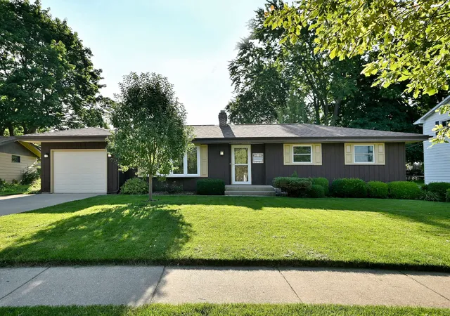 Homes for sale in Elgin, IL | 59 S Jane Dr, Elgin, IL 60123 | MLS# 12695173