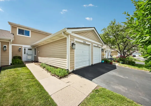 Homes for sale in Palatine, IL | 1124 E Potomac Ln #1124, Palatine, IL 60074 | MLS# 12695182