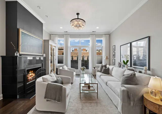 Homes for sale in Chicago, IL | 3010 N Sheffield Ave #4N, Chicago, IL 60657 | MLS# 12695195