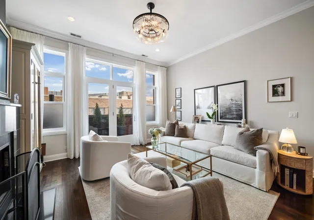 Homes for sale in Chicago, IL | 3010 N Sheffield Ave #4N, Chicago, IL 60657 | MLS# 12695195