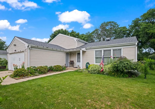 Homes for sale in Buffalo Grove, IL | 600 Thompson Blvd, Buffalo Grove, IL 60089 | MLS# 12695205