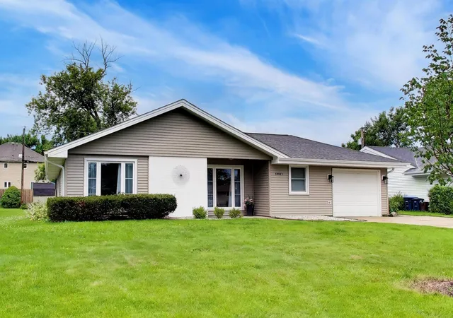 2nd image of 1430 Sequoia Ln, Darien, IL 60561 | MLS# 12695215