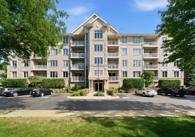 Homes for sale in Park Ridge, IL | 1761 Pavilion Wy #301, Park Ridge, IL 60068 | MLS# 12695217