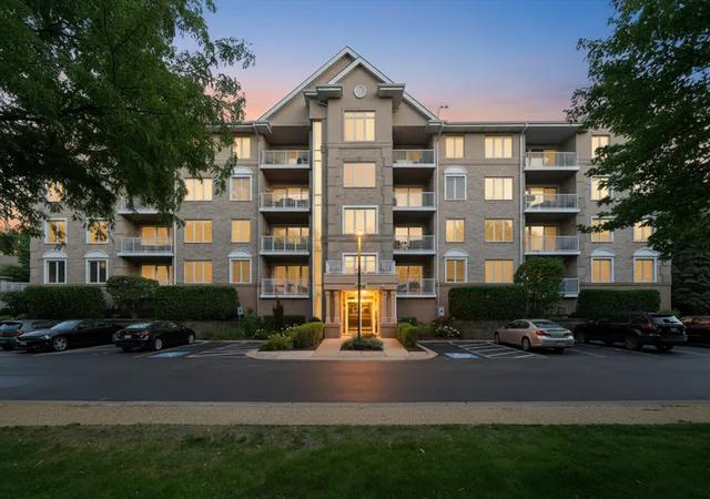Homes for sale in Park Ridge, IL | 1761 Pavilion Wy #301, Park Ridge, IL 60068 | MLS# 12695217