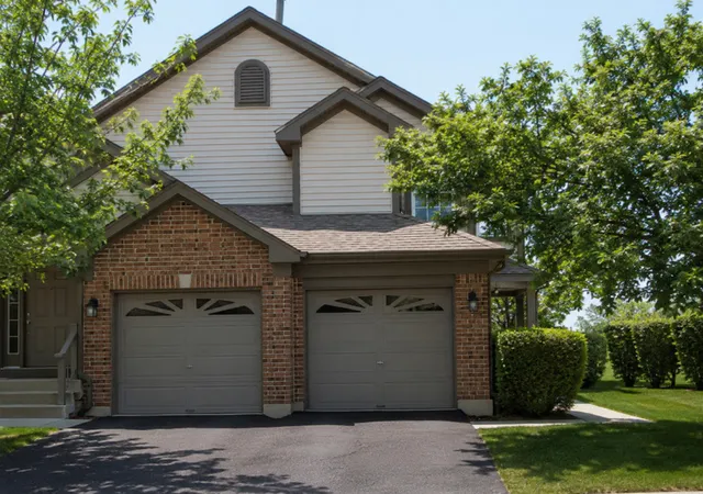 Homes for sale in Buffalo Grove, IL | 199 Old Oak Ct W, Buffalo Grove, IL 60089 | MLS# 12695237