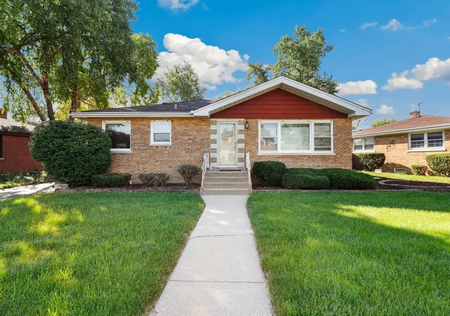 Homes for sale in South Holland, IL | 913 E 162nd Pl, South Holland, IL 60473 | MLS# 12695243
