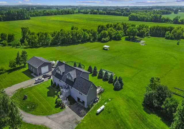 5th image of 10505 Coyne Station Rd, Huntley, IL 60142 | MLS# 12695245