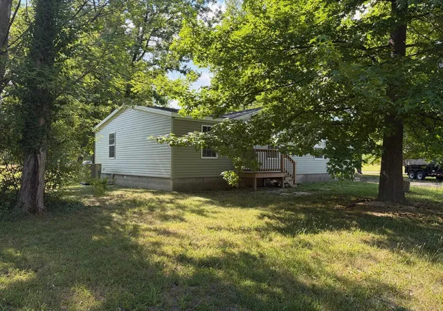 12th image of 1609 N 11th St, Herrin, IL 62948 | MLS# 12695270
