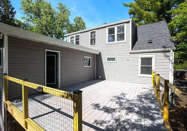 Homes for sale in Fox River Grove, IL | 305 Glenice Pkwy, Fox River Grove, IL 60021 | MLS# 12695274