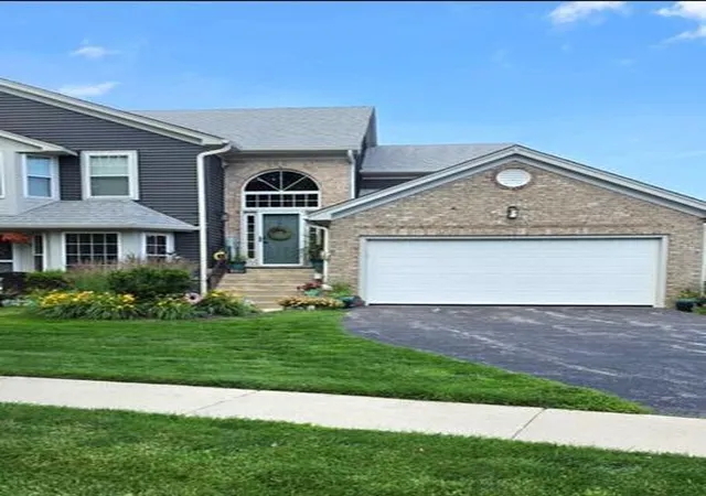Homes for sale in West Chicago, IL | 346 Kresswood Dr #10D, West Chicago, IL 60185 | MLS# 12695276
