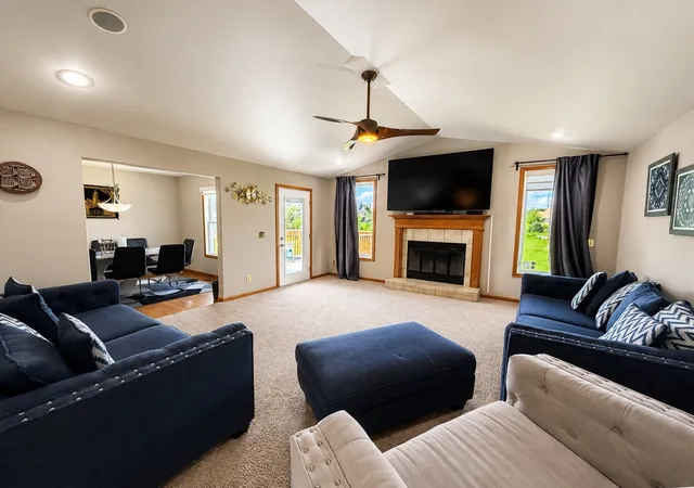2nd image of 423 Cross Plains Rd, Rockford, IL 61107 | MLS# 12695304