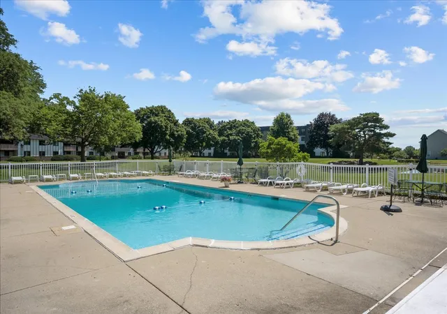 Homes for sale in Lake Bluff, IL | 13000 W Heiden Cir #3105, Lake Bluff, IL 60044 | MLS# 12695332