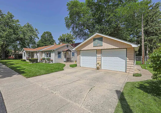 image of 325 S Lodge Ln, Lombard, IL 60148 | MLS# 12695338