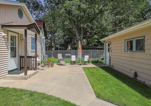 image of 325 S Lodge Ln, Lombard, IL 60148 | MLS# 12695338