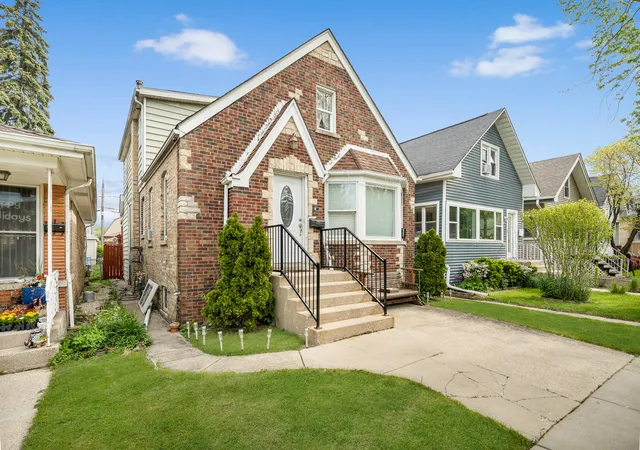 1st image of 4918 W Winnemac Ave, Chicago, IL 60630 | MLS# 12695346