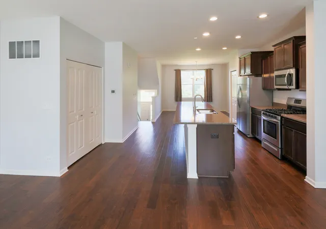 3rd image of 406 Prairie Ct, Morton Grove, IL 60053 | MLS# 12695358