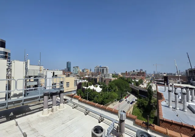 2nd image of 525 N Halsted St, Chicago, IL 60642