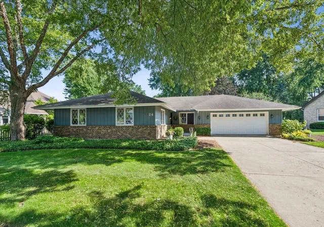 Homes for sale in Sugar Grove, IL | 24 Briargate Cir, Sugar Grove, IL 60554 | MLS# 12695384