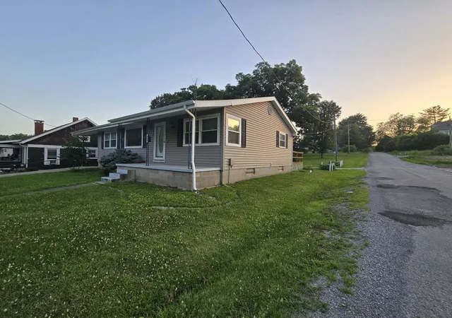 3rd image of 600 S Jackson St, Mcleansboro, IL 62859 | MLS# 12695408