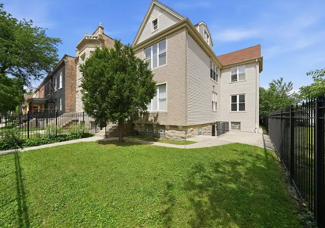 Homes for sale in Chicago, IL | 6735 S Eberhart Ave, Chicago, IL 60637 | MLS# 12695412