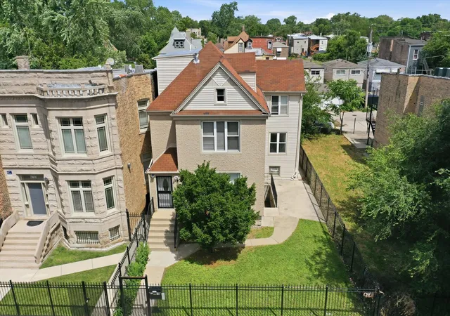 Homes for sale in Chicago, IL | 6735 S Eberhart Ave, Chicago, IL 60637 | MLS# 12695412