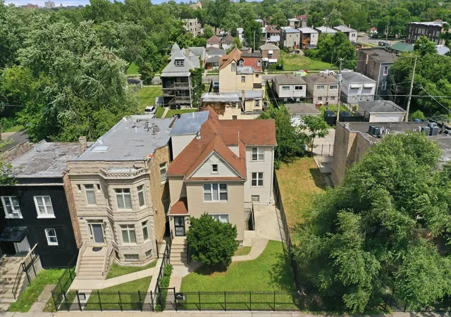 Homes for sale in Chicago, IL | 6735 S Eberhart Ave, Chicago, IL 60637 | MLS# 12695412