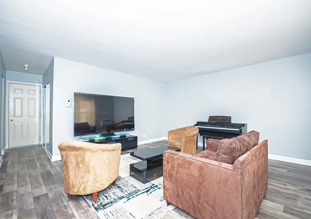 Homes for sale in Chicago, IL | 5950 N Kenmore Ave, Chicago, IL 60660