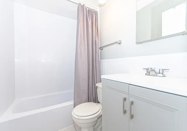 Homes for sale in Chicago, IL | 5950 N Kenmore Avenue, Chicago, IL 60660 | Houzeo