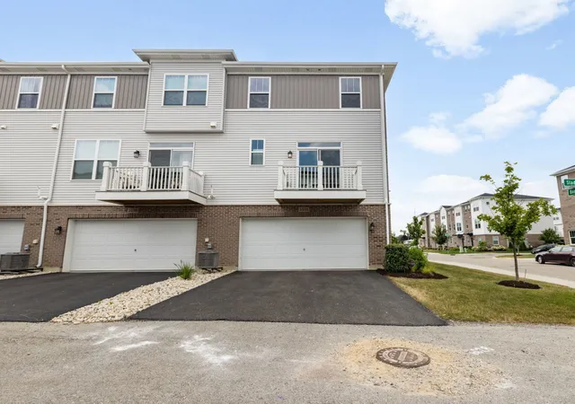 2nd image of 1534 Slade Wy, Des Plaines, IL 60018 | MLS# 12695478