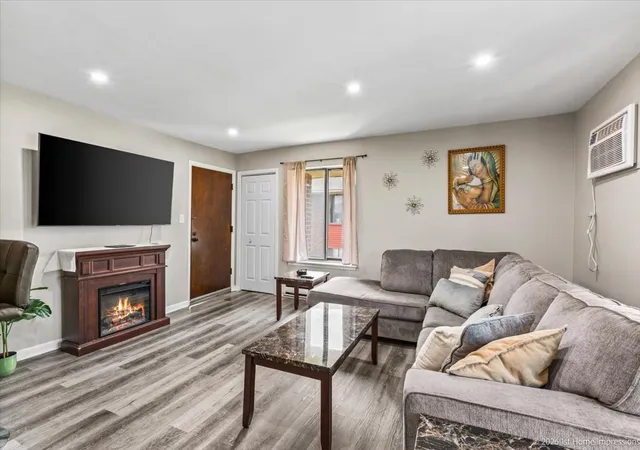 3rd image of 15816 Terrace Dr #3W, Oak Forest, IL 60452 | MLS# 12695499