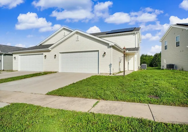 2nd image of 3312 Boulder Ridge Dr, Champaign, IL 61822 | MLS# 12695500