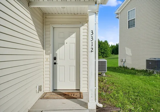 4th image of 3312 Boulder Ridge Dr, Champaign, IL 61822 | MLS# 12695500