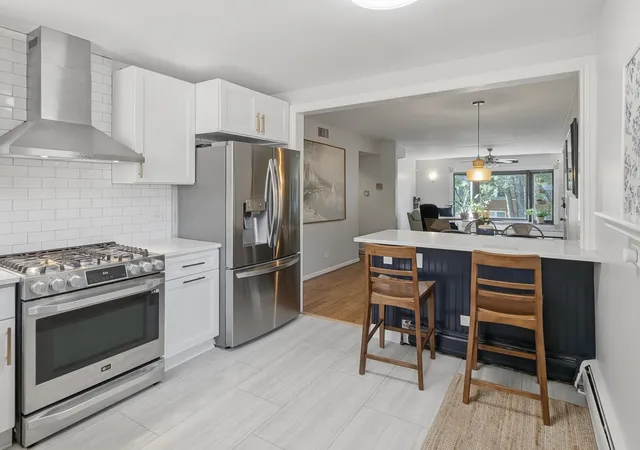Homes for sale in Chicago, IL | 1612 W Farwell Ave #3C, Chicago, IL 60626 | MLS# 12695501