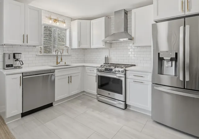 Homes for sale in Chicago, IL | 1612 W Farwell Ave #3C, Chicago, IL 60626 | MLS# 12695501
