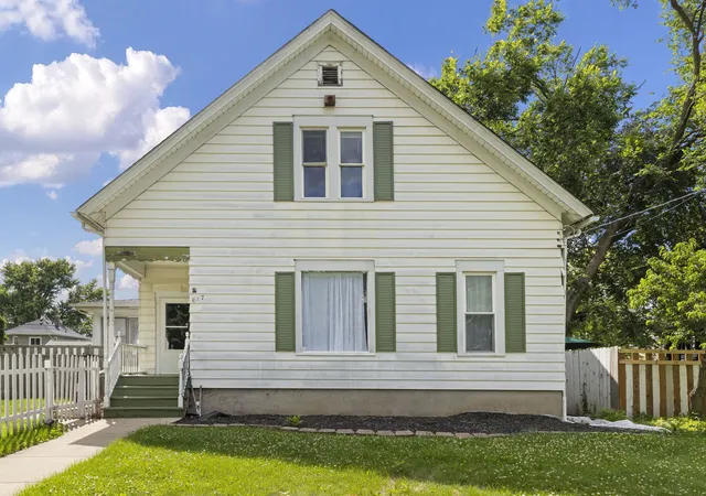 Homes for sale in Aurora, IL | 617 S 4th St, Aurora, IL 60505 | MLS# 12695514