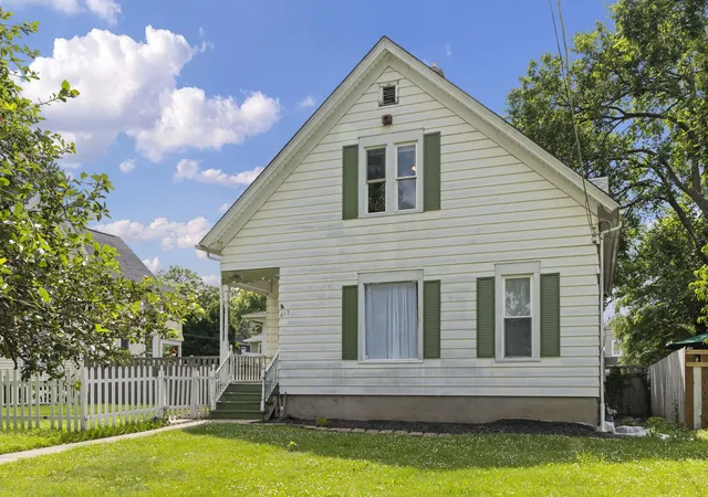 Homes for sale in Aurora, IL | 617 S 4th St, Aurora, IL 60505 | MLS# 12695514